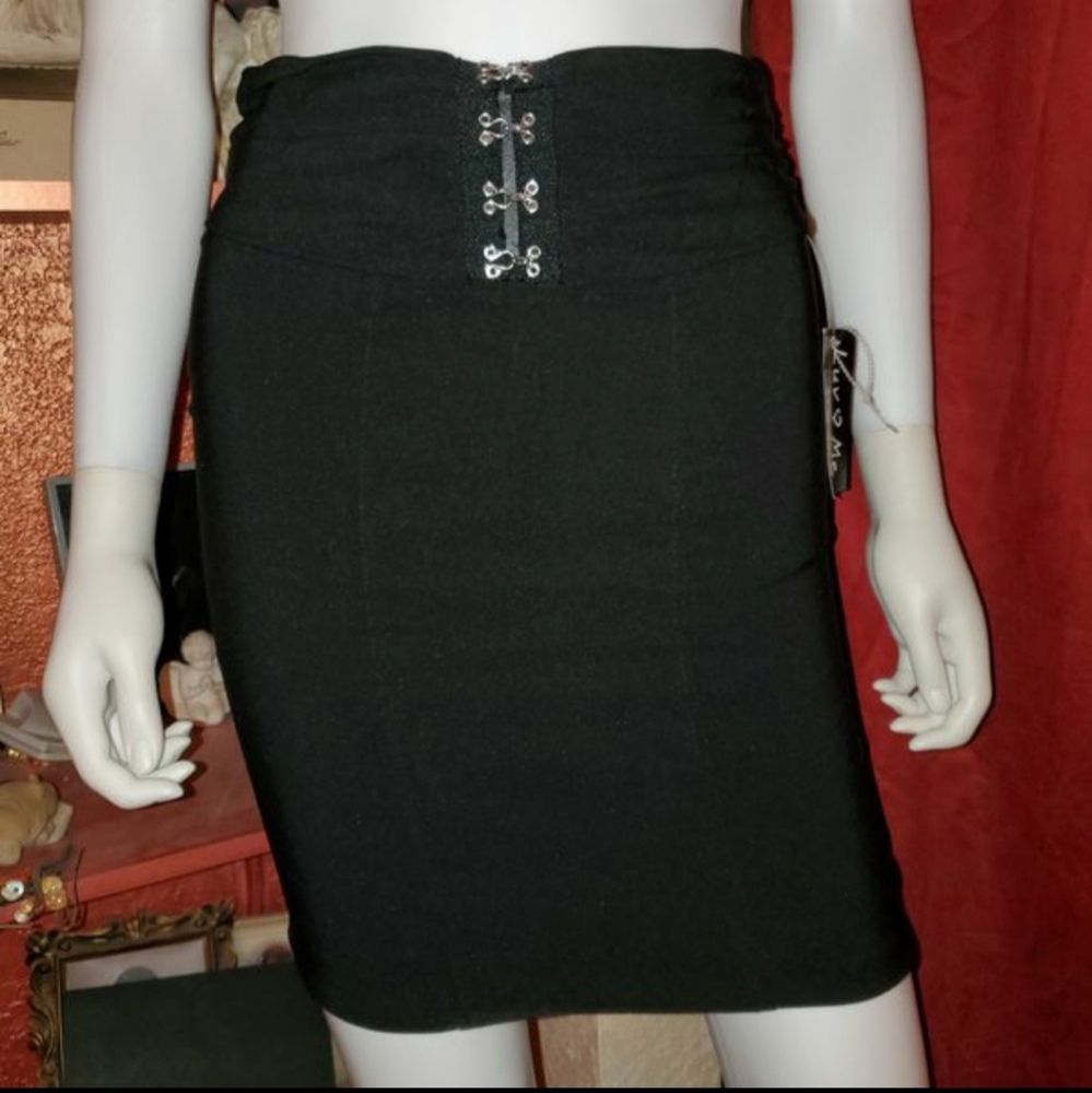 Black mini skirt - Picture 1 of 2